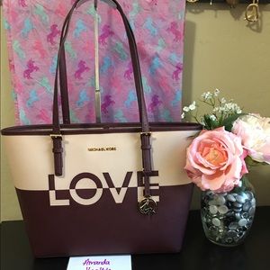 Michael Kors Jet Set Medium Travel Carryall Tote